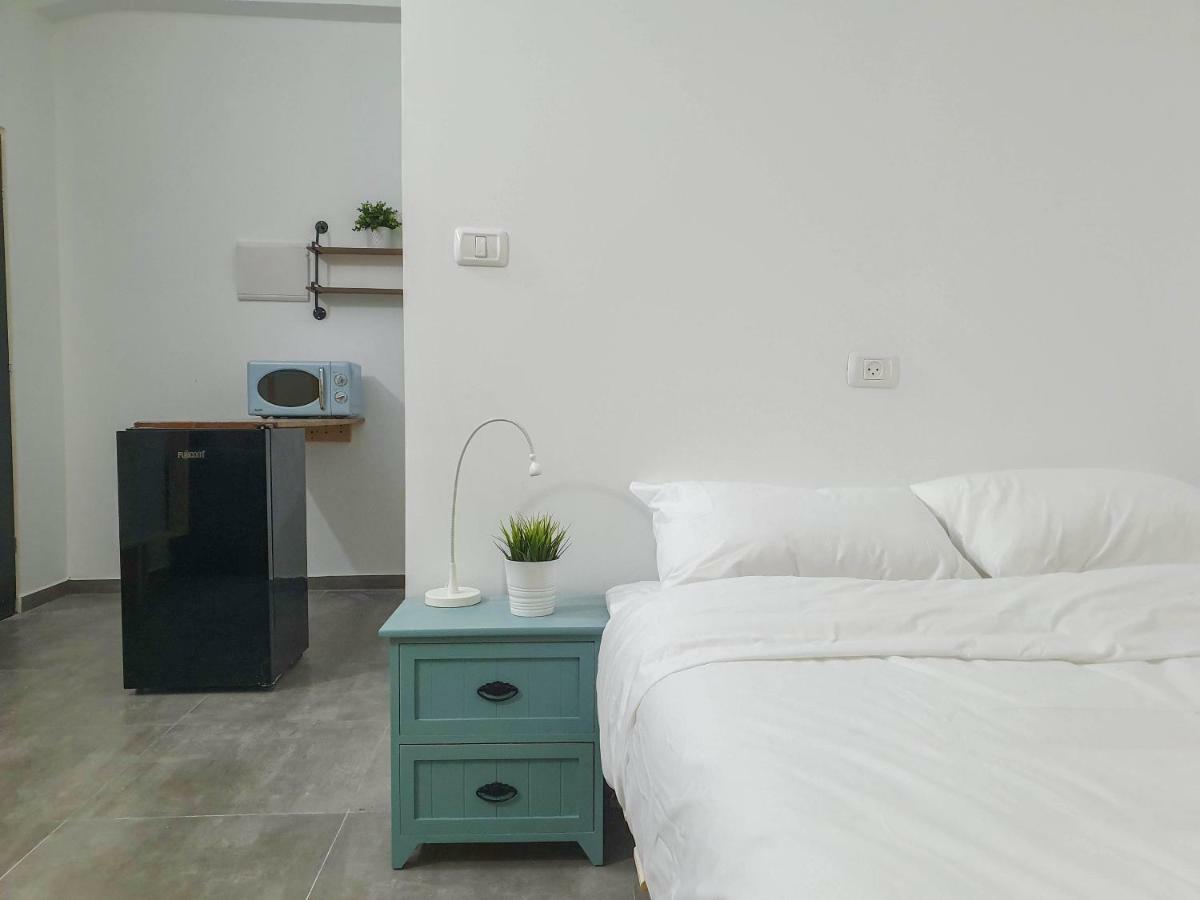 Levinsky Market Underground Apartment