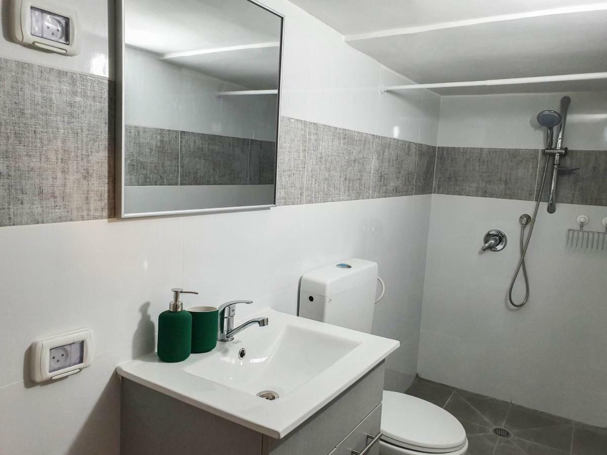 Levinsky Market Underground Apartment