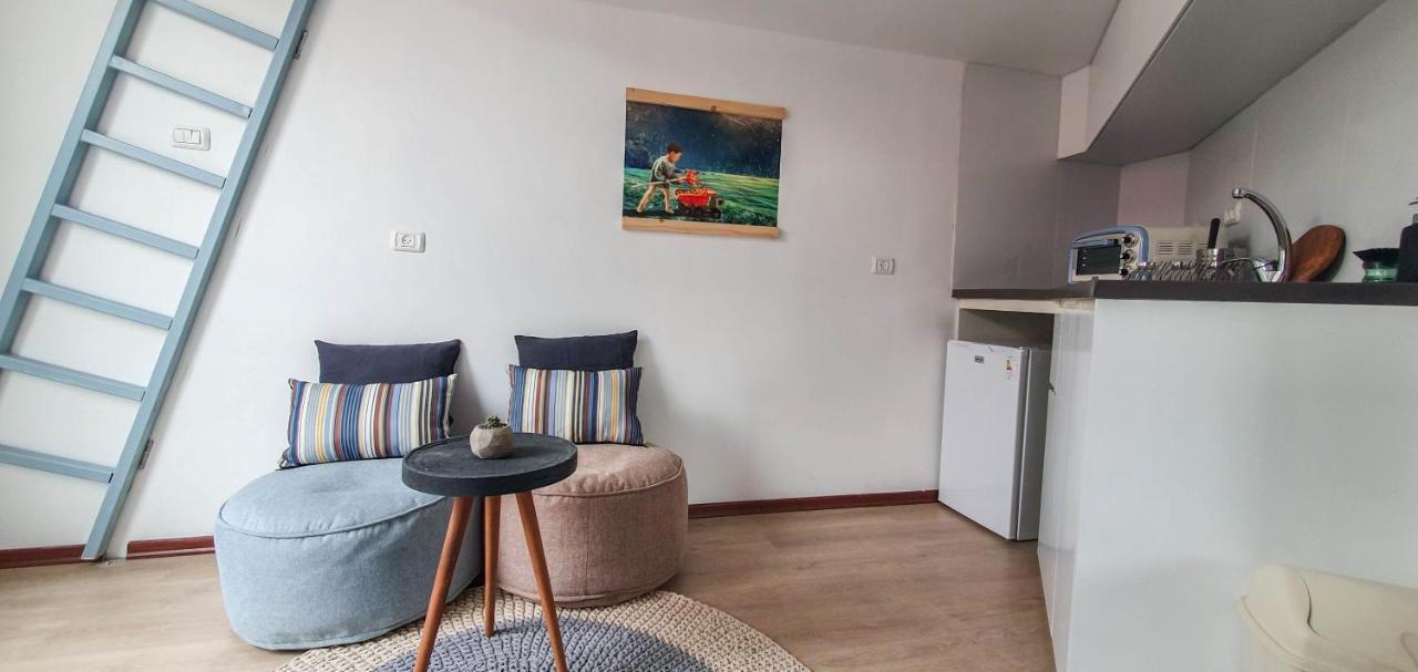 Levinsky Market Underground Apartment *